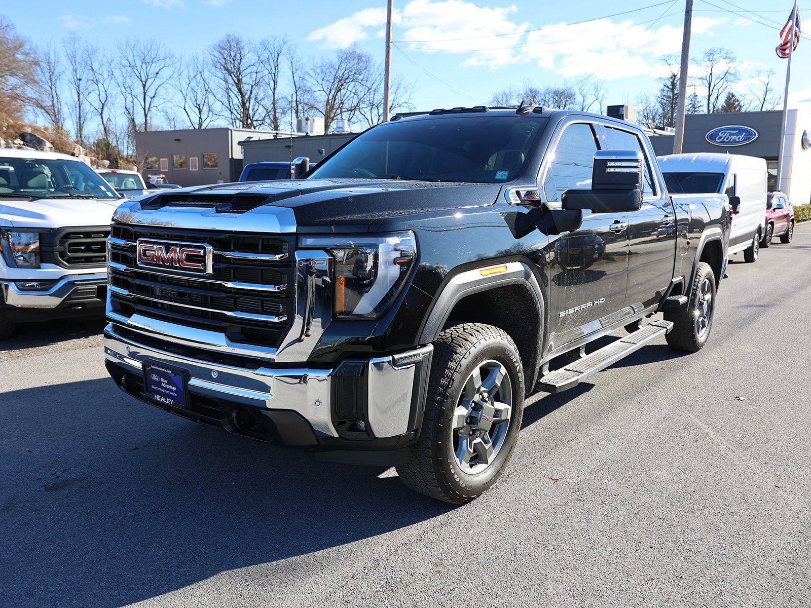 Used 2025 GMC Sierra 2500 SLT w/ SLT Premium Package image 3