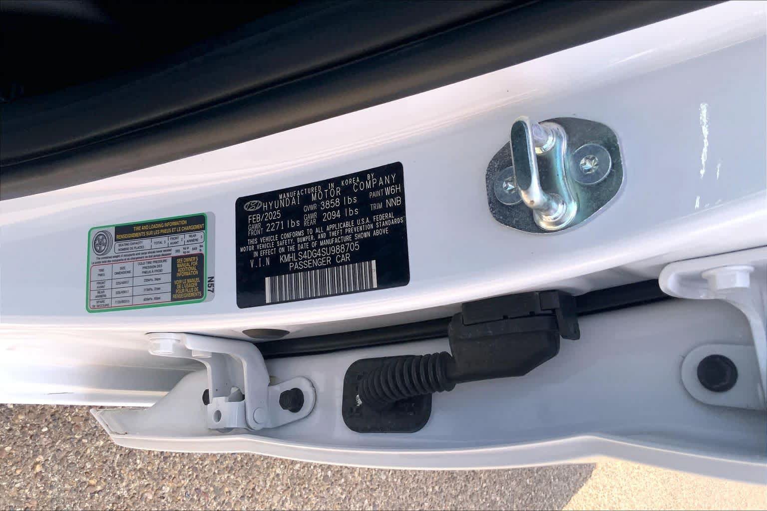 Used 2025 Hyundai Elantra SEL FWD image 37