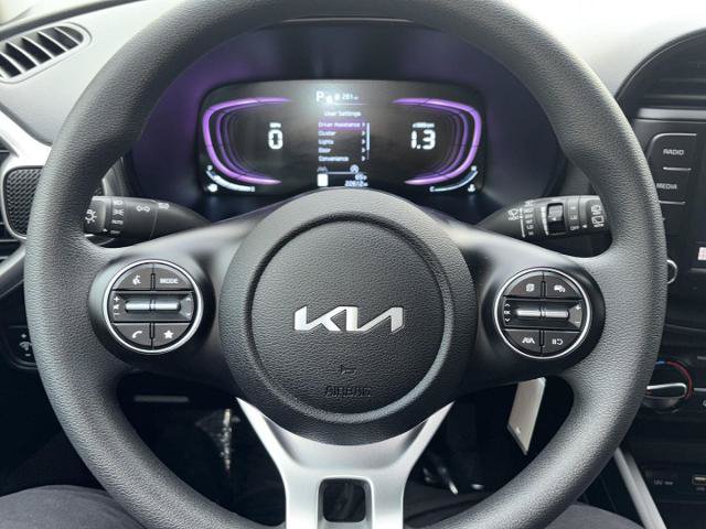 Used 2025 Kia Soul LX w/ LX Technology Package FWD image 30