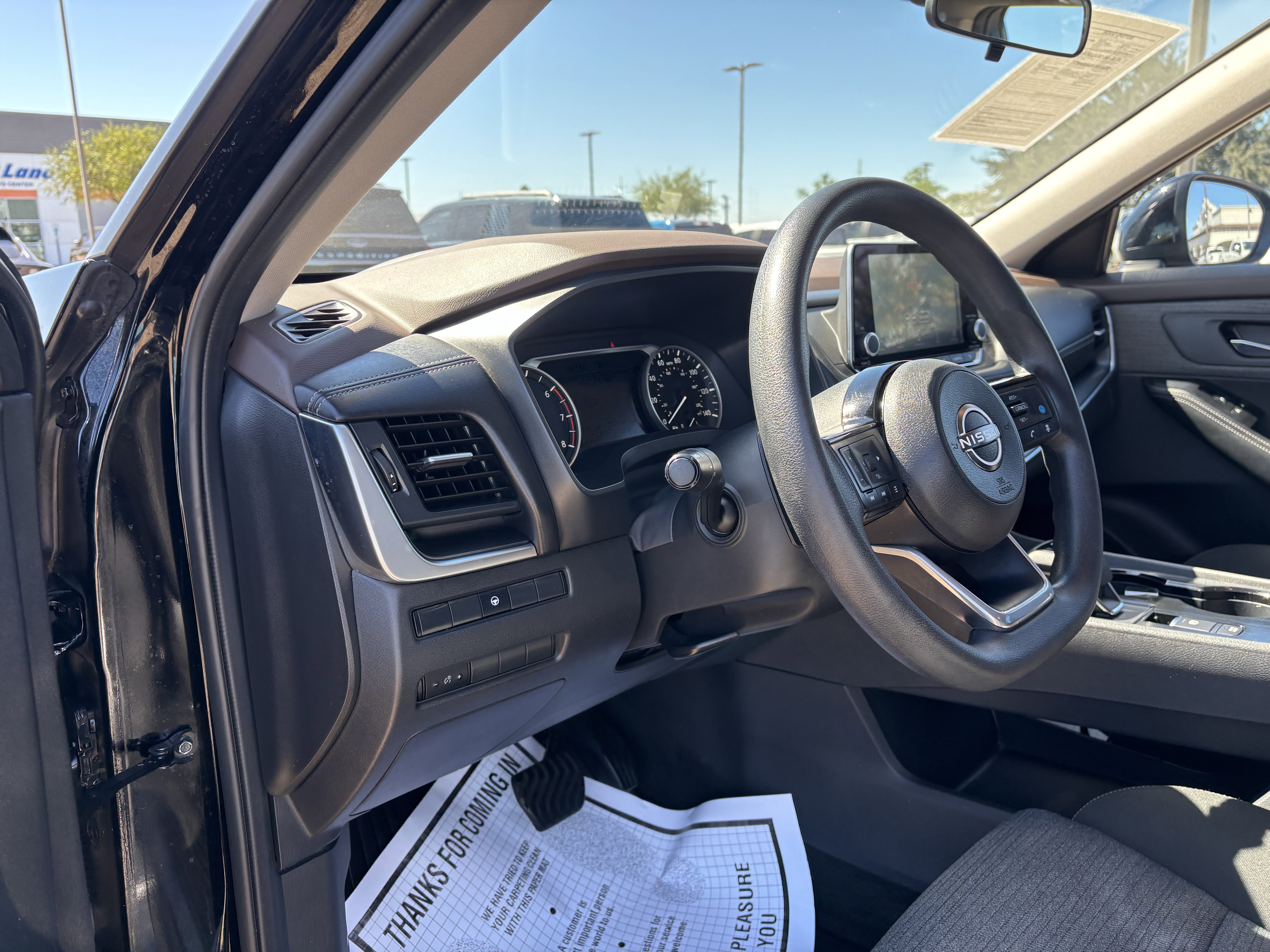 Used 2023 Nissan Rogue SV image 12