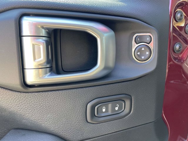 Used 2021 Jeep Wrangler Unlimited Sahara AWD/4WD image 19
