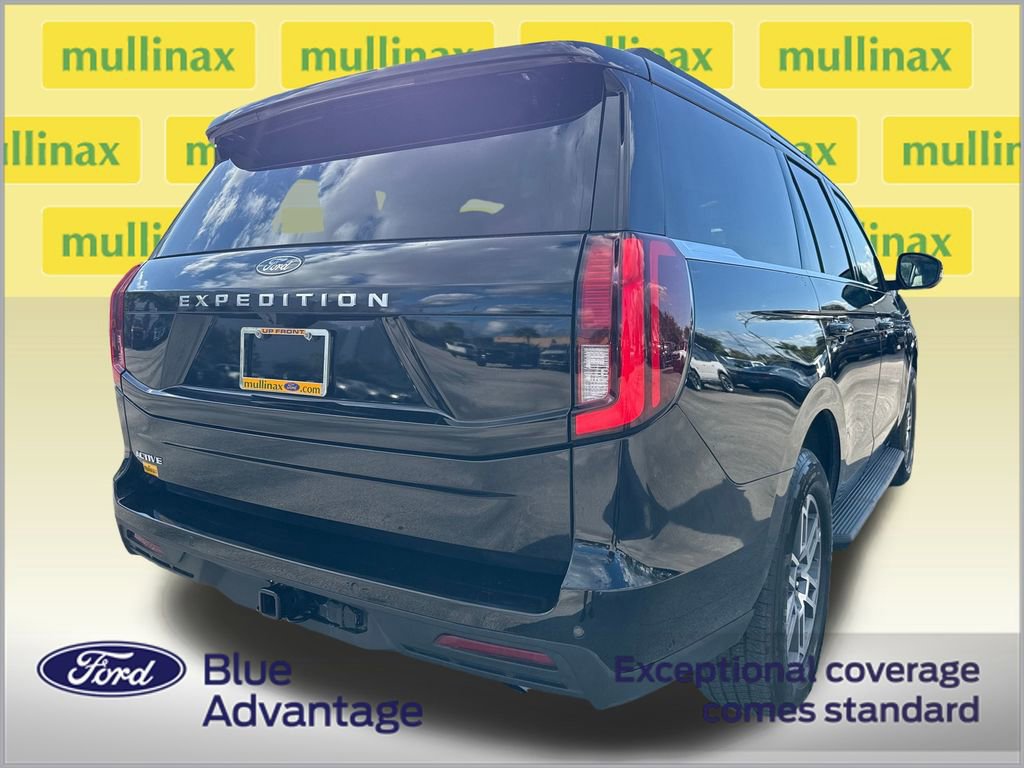 Certified 2025 Ford Expedition Active image 3