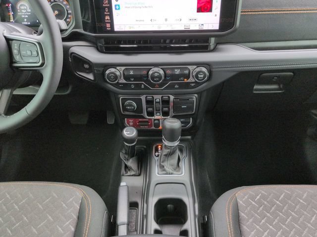 Used 2025 Jeep Gladiator Mojave AWD/4WD image 19