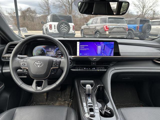 Used 2025 Toyota Crown Signia XLE image 22