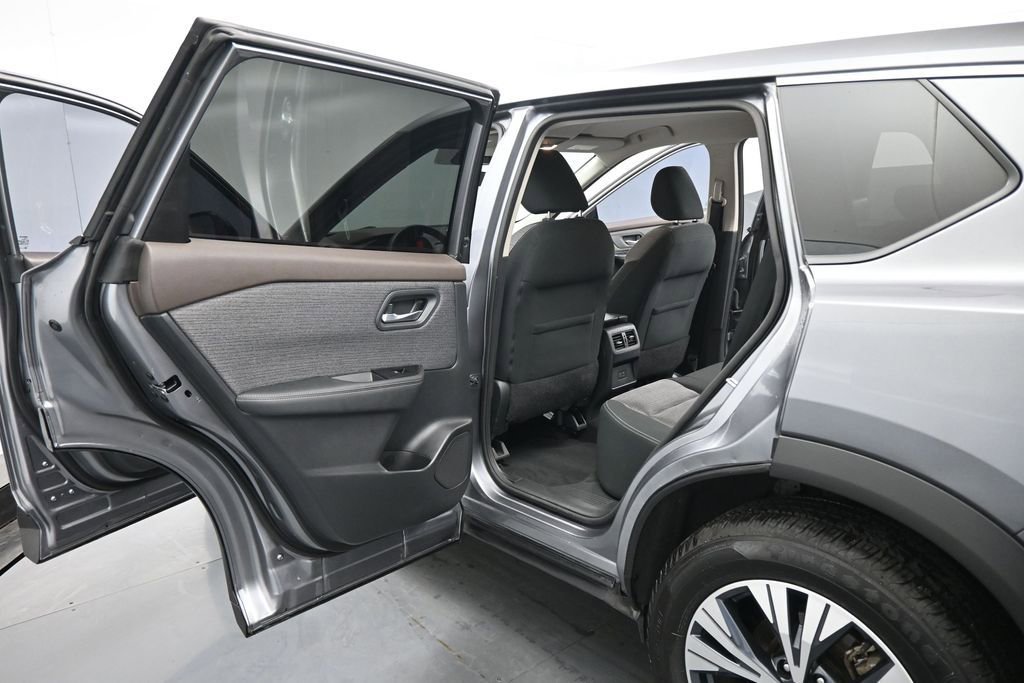 Used 2021 Nissan Rogue SV FWD image 18