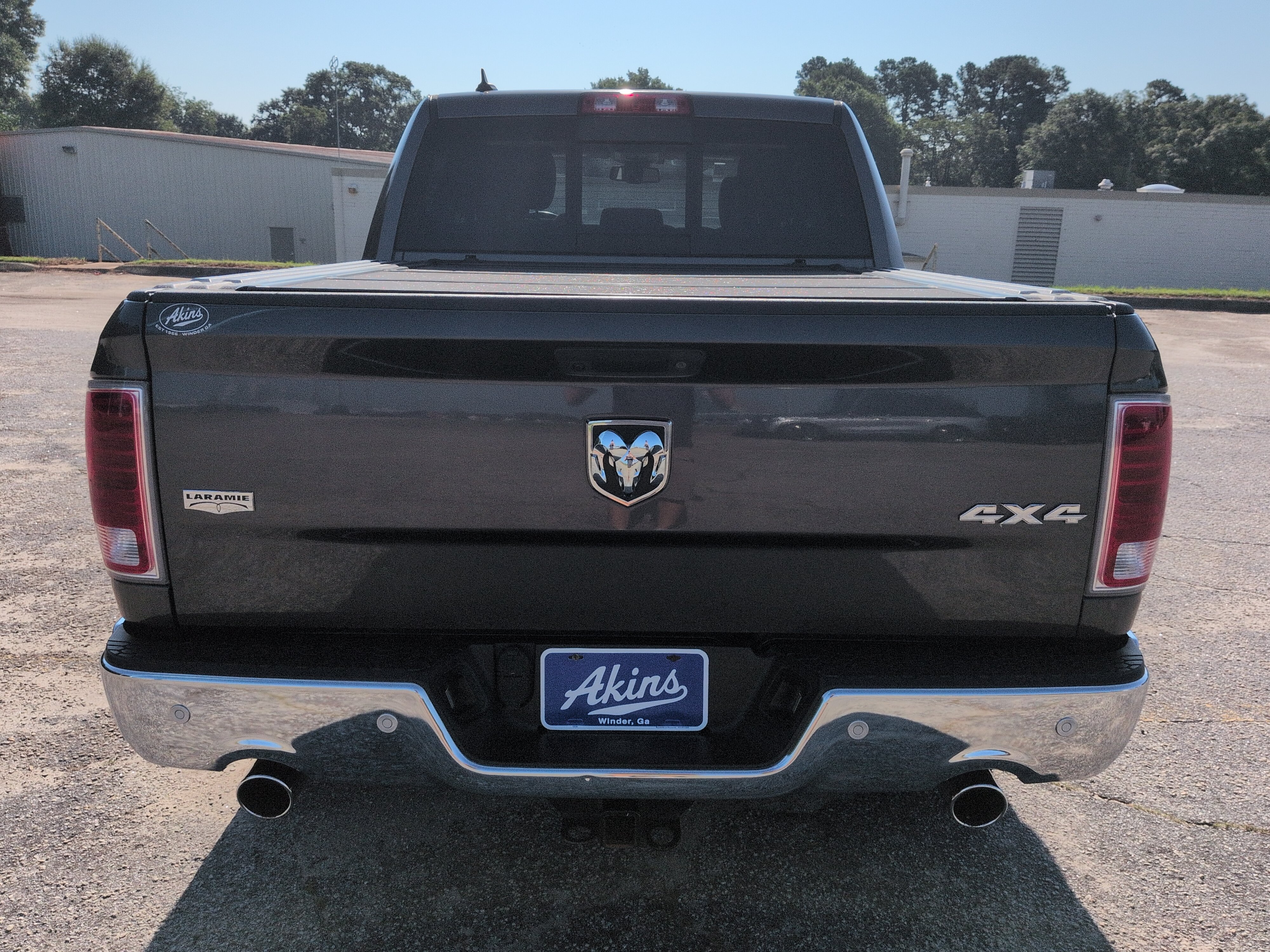 Used 2017 RAM 1500 Laramie w/ Convenience Group AWD/4WD image 4