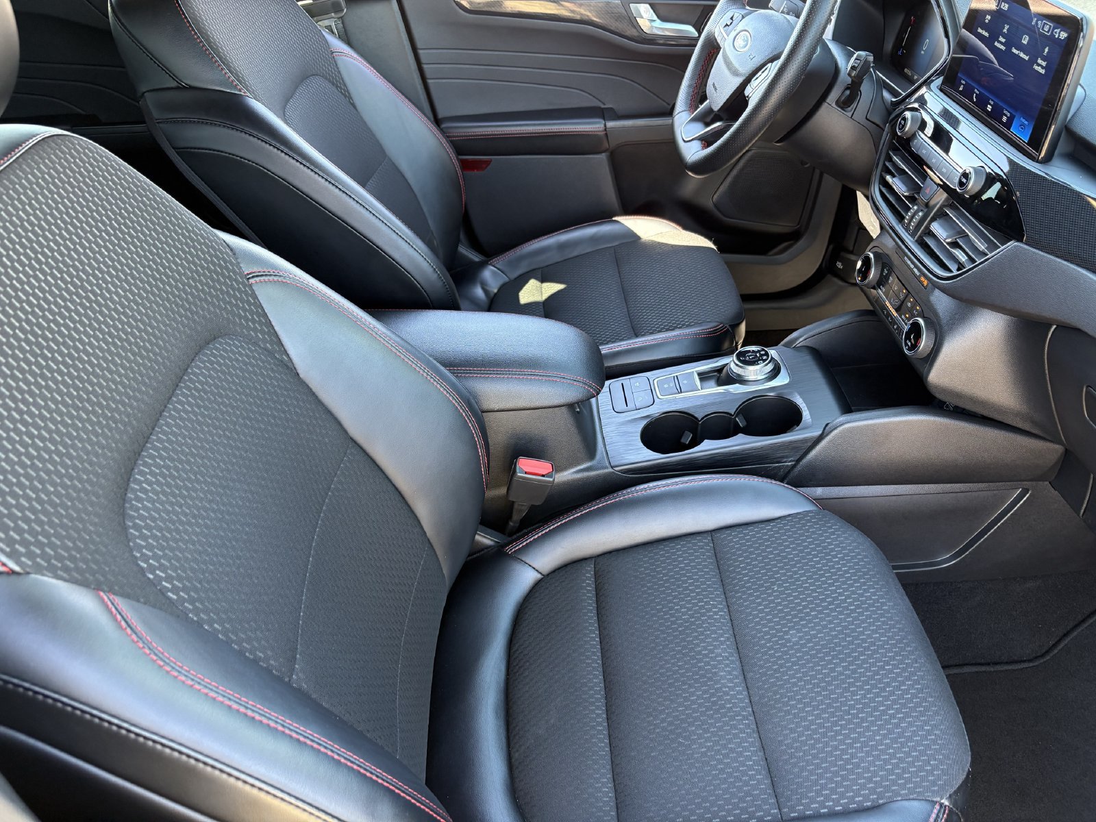 Certified 2025 Ford Escape ST-Line Select AWD/4WD image 13