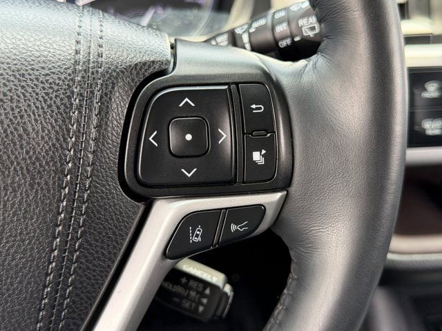 Used 2019 Toyota Highlander Limited Platinum AWD/4WD image 34