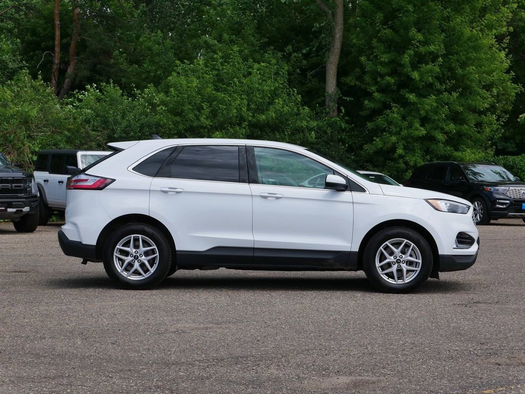 Certified 2024 Ford Edge SEL w/ Convenience Package AWD/4WD image 2