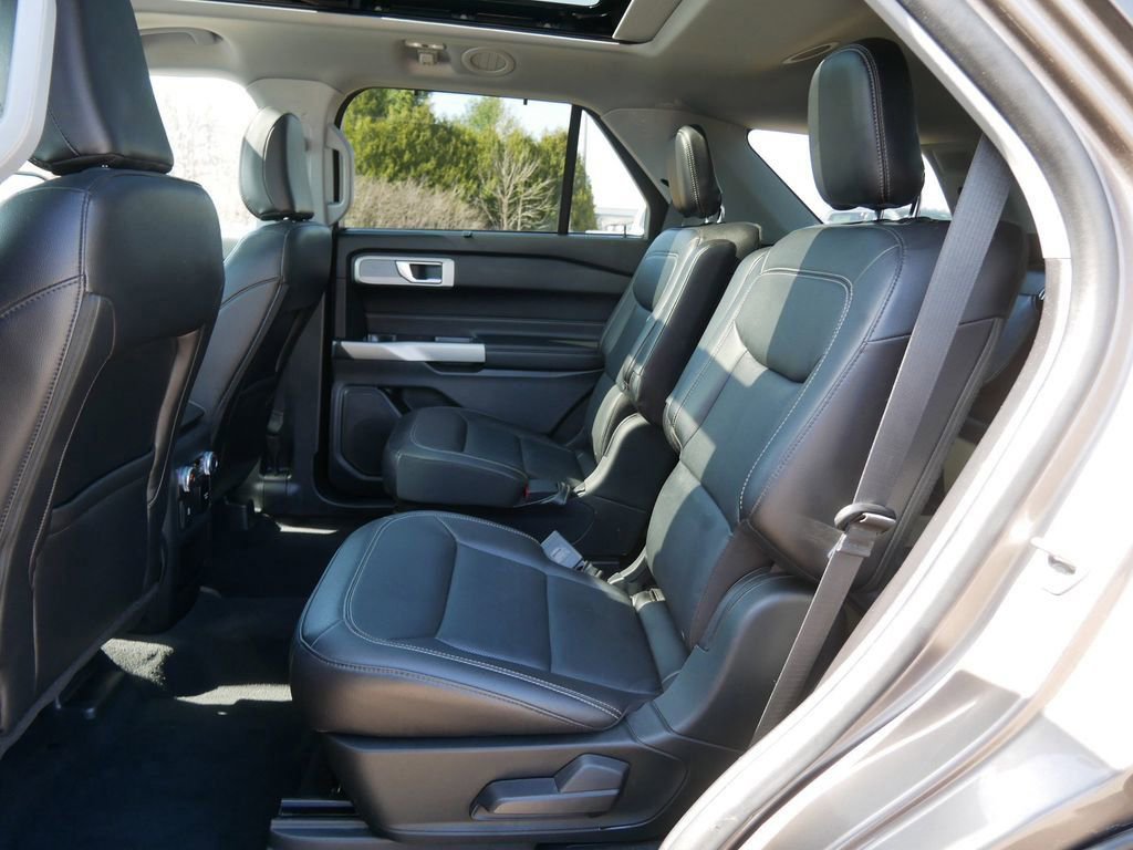 Certified 2021 Ford Explorer Limited w/ Equipment Group 301A AWD/4WD image 11