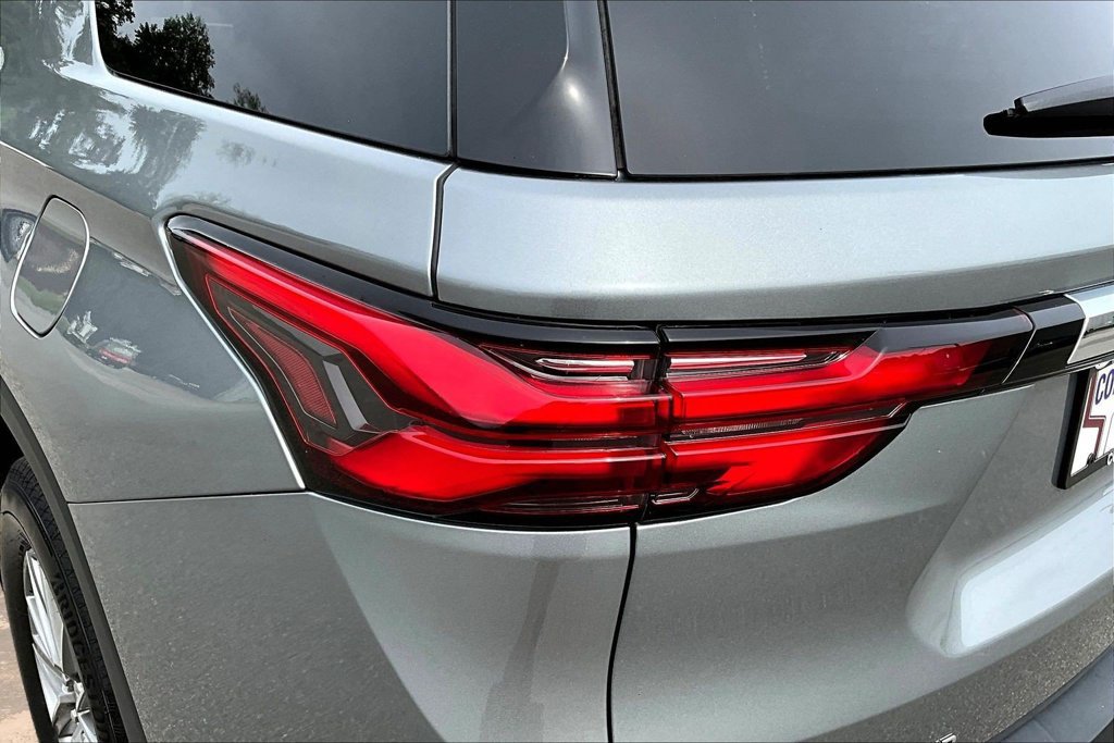 Used 2023 Chevrolet Traverse LT w/ LPO, Cargo Package AWD/4WD image 25