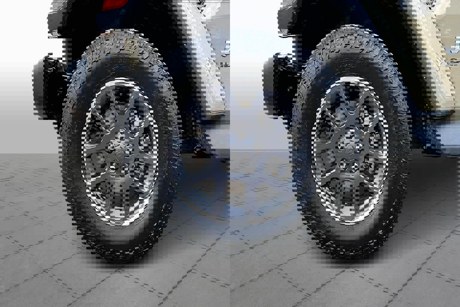 Used 2020 Jeep Gladiator Overland image 14