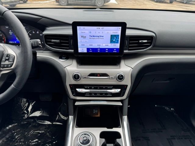 Certified 2023 Ford Explorer XLT w/ Equipment Group 202A image 7