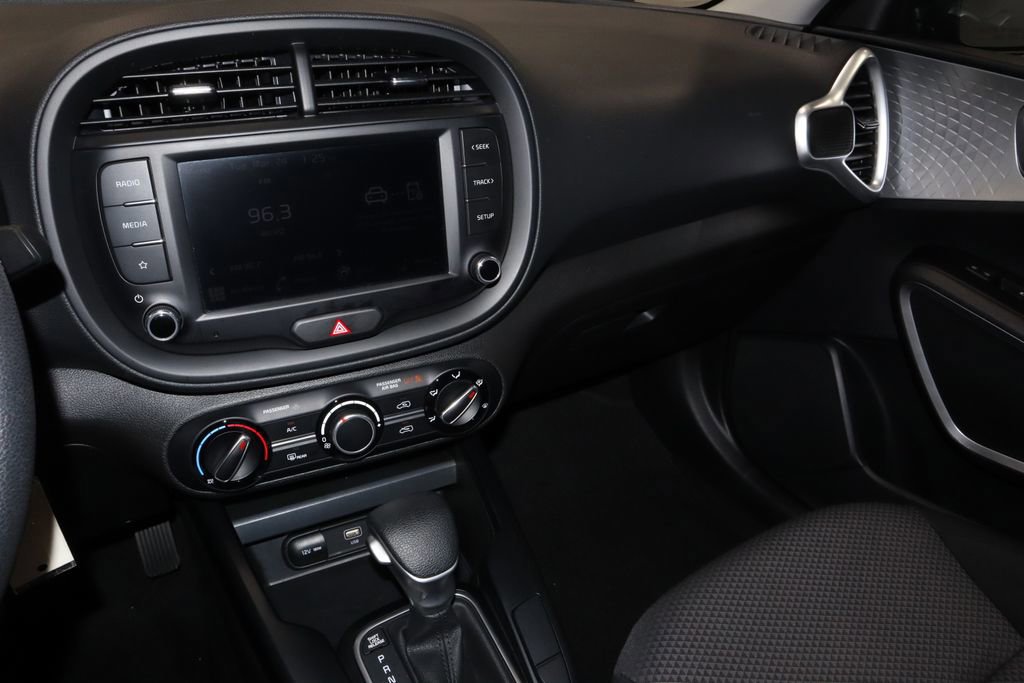 Used 2025 Kia Soul LX w/ LX Technology Package image 29