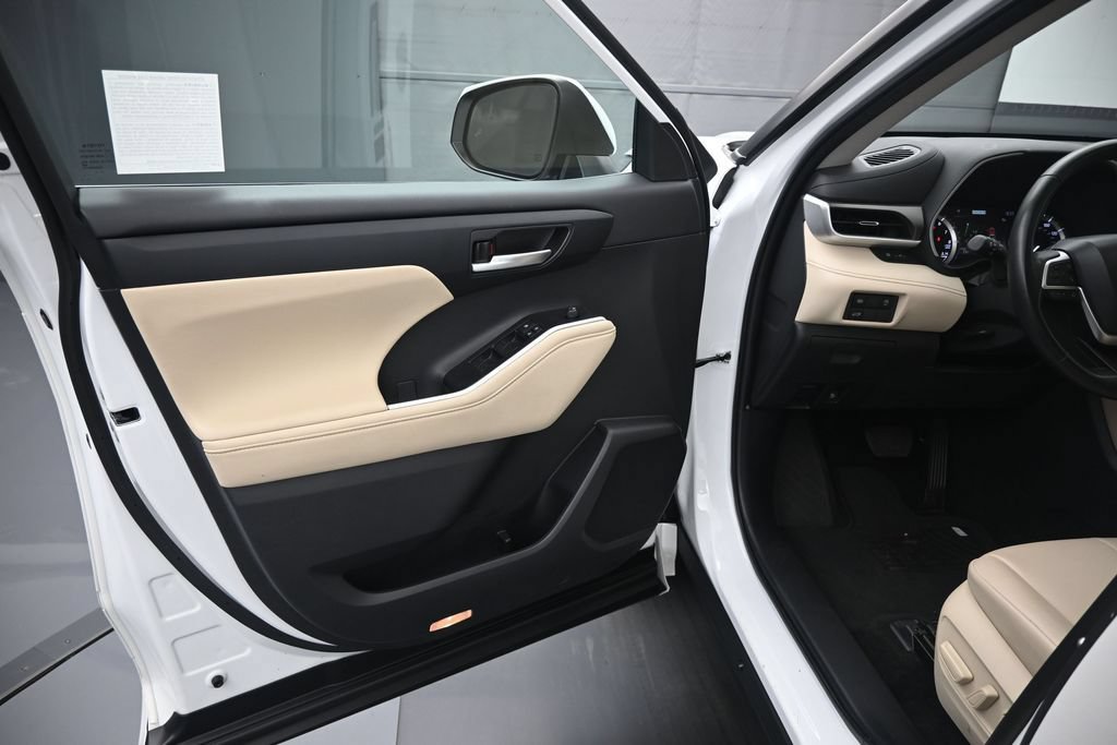 Used 2023 Toyota Highlander XLE FWD image 15