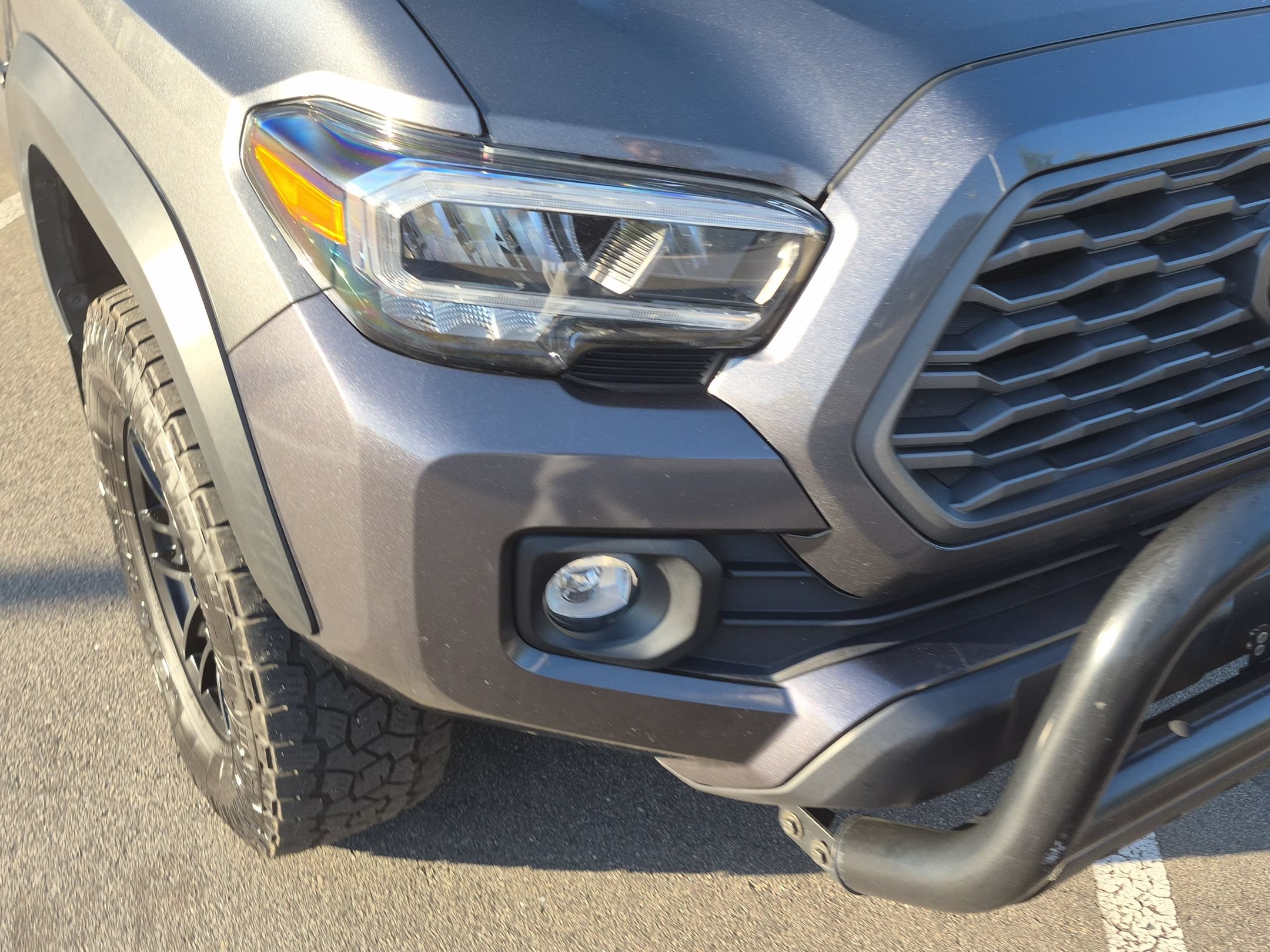 Used 2020 Toyota Tacoma TRD Off-Road w/ TRD Premium Off Road Package AWD/4WD image 10