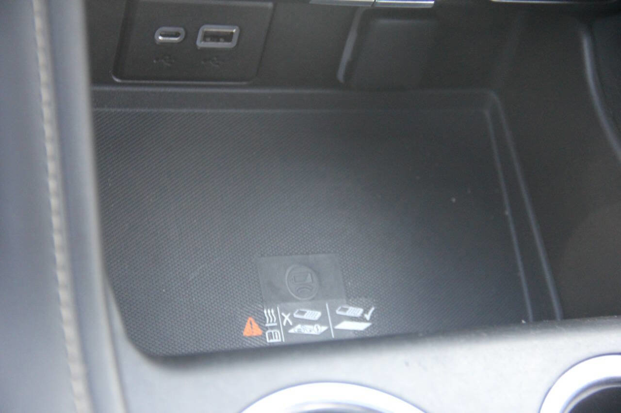 Used 2023 GMC Yukon XL SLT image 39