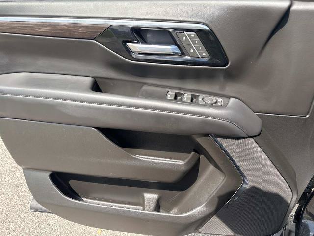 Used 2025 Chevrolet Tahoe LT RWD image 13