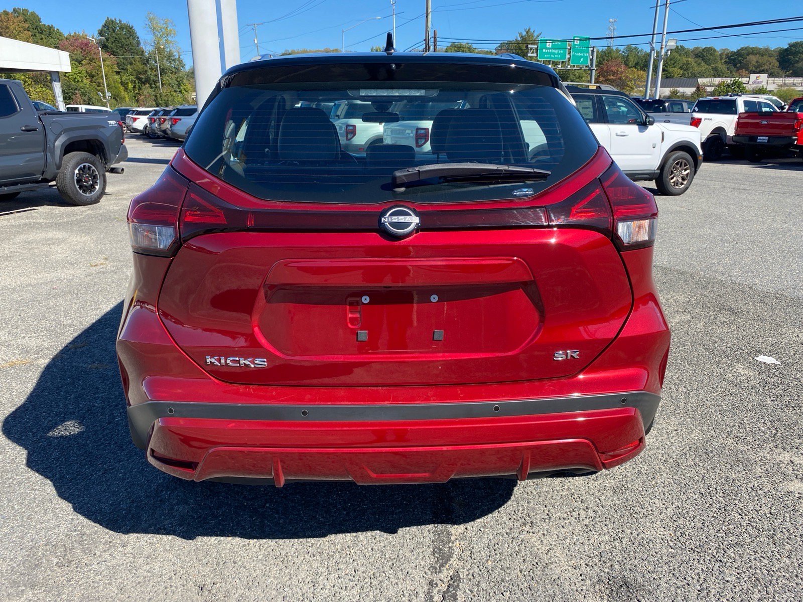 Used 2023 Nissan Kicks SR w/ SR Premium Package FWD image 8