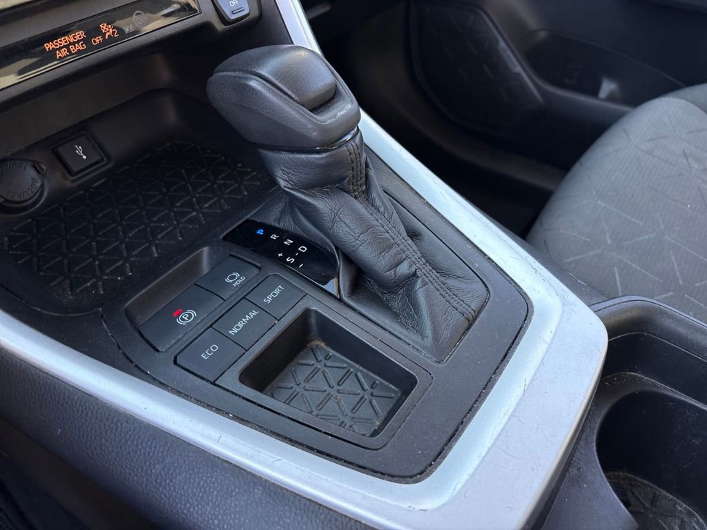 Used 2021 Toyota RAV4 XLE image 25