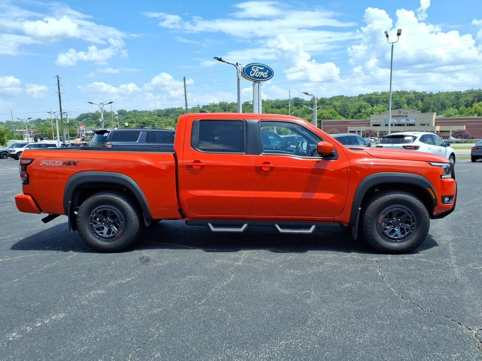Used 2025 Nissan Frontier PRO-4X w/ Pro Convenience Package AWD/4WD image 9
