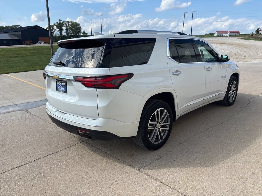 Used 2023 Chevrolet Traverse High Country FWD image 4