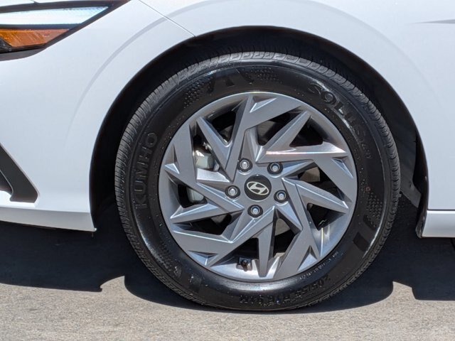 Used 2025 Hyundai Elantra Hybrid FWD image 11