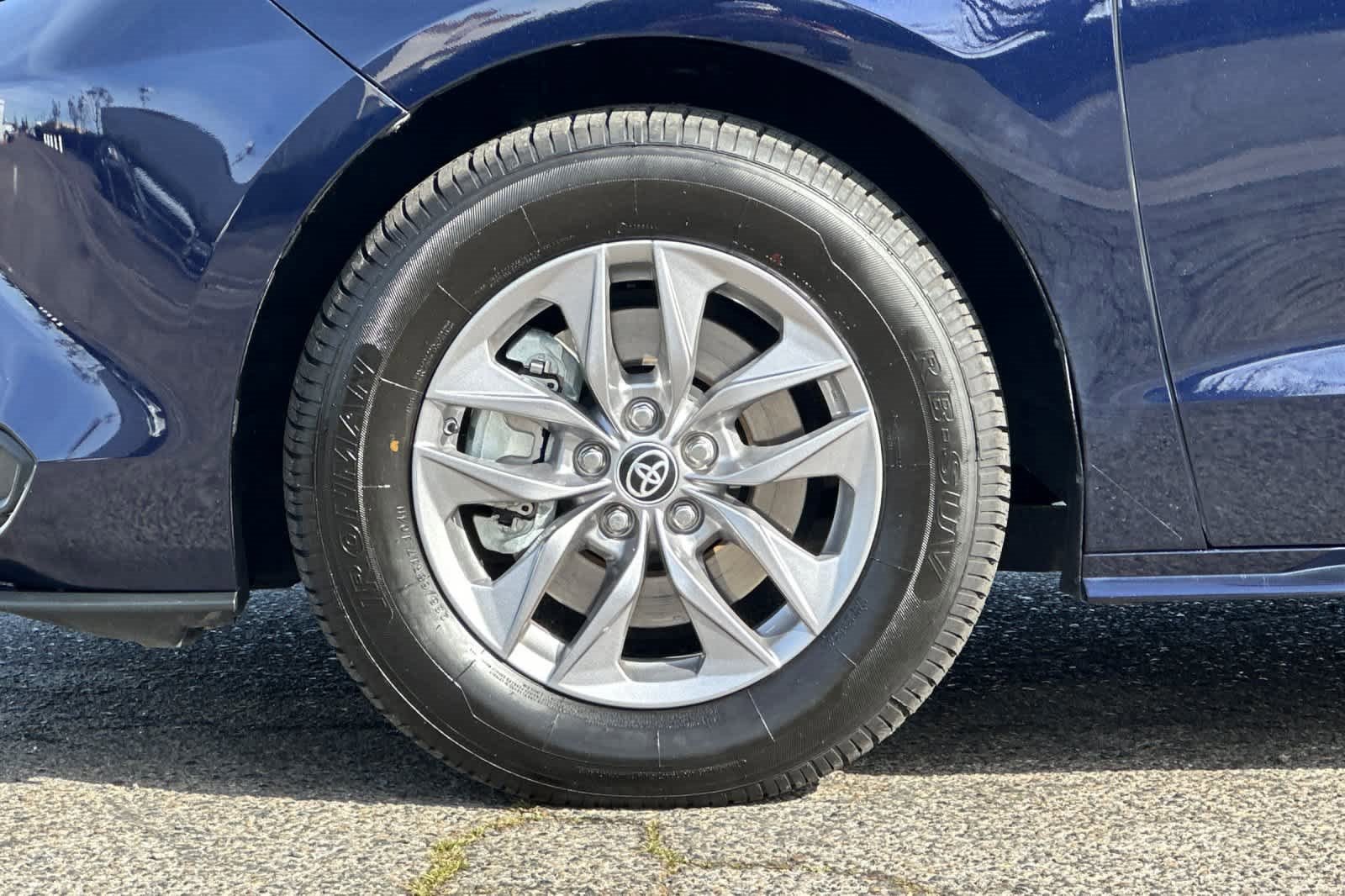 Used 2024 Toyota Sienna LE w/ LE Plus Package image 28