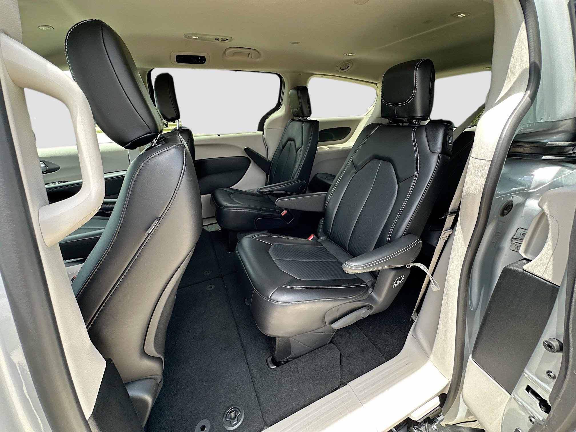 Used 2024 Chrysler Pacifica Touring-L FWD image 21