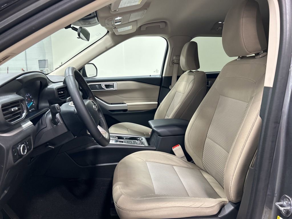 Certified 2024 Ford Explorer XLT w/ Class IV Trailer Tow Package image 11