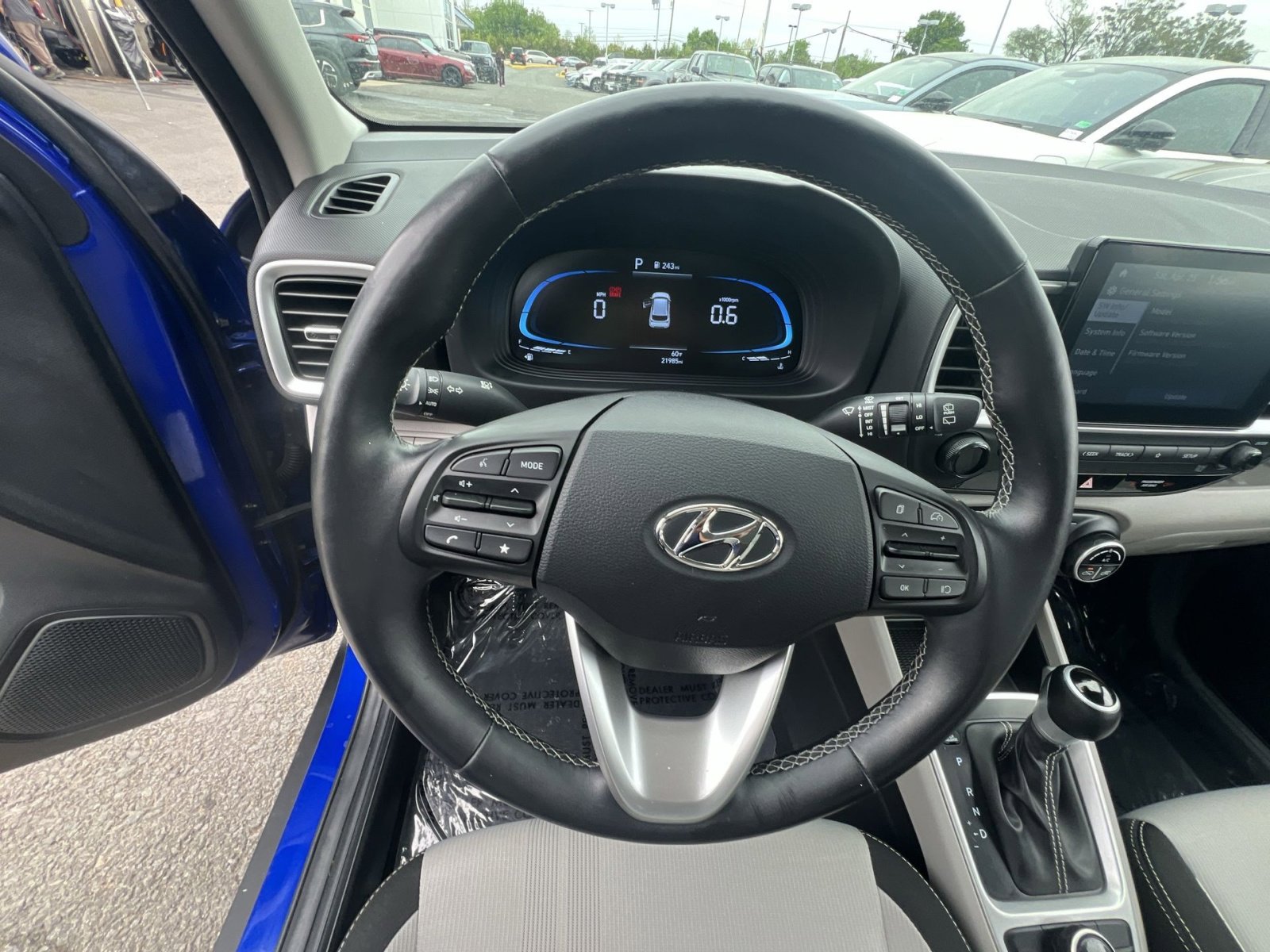 Used 2025 Hyundai Venue SEL FWD image 24