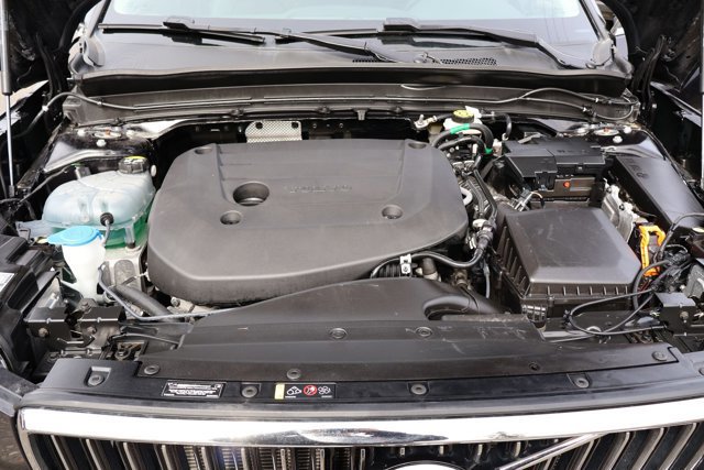 Used 2025 Volvo XC40 B5 Plus image 27