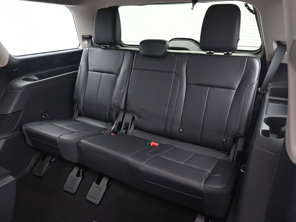 Certified 2024 Ford Expedition XLT RWD image 24