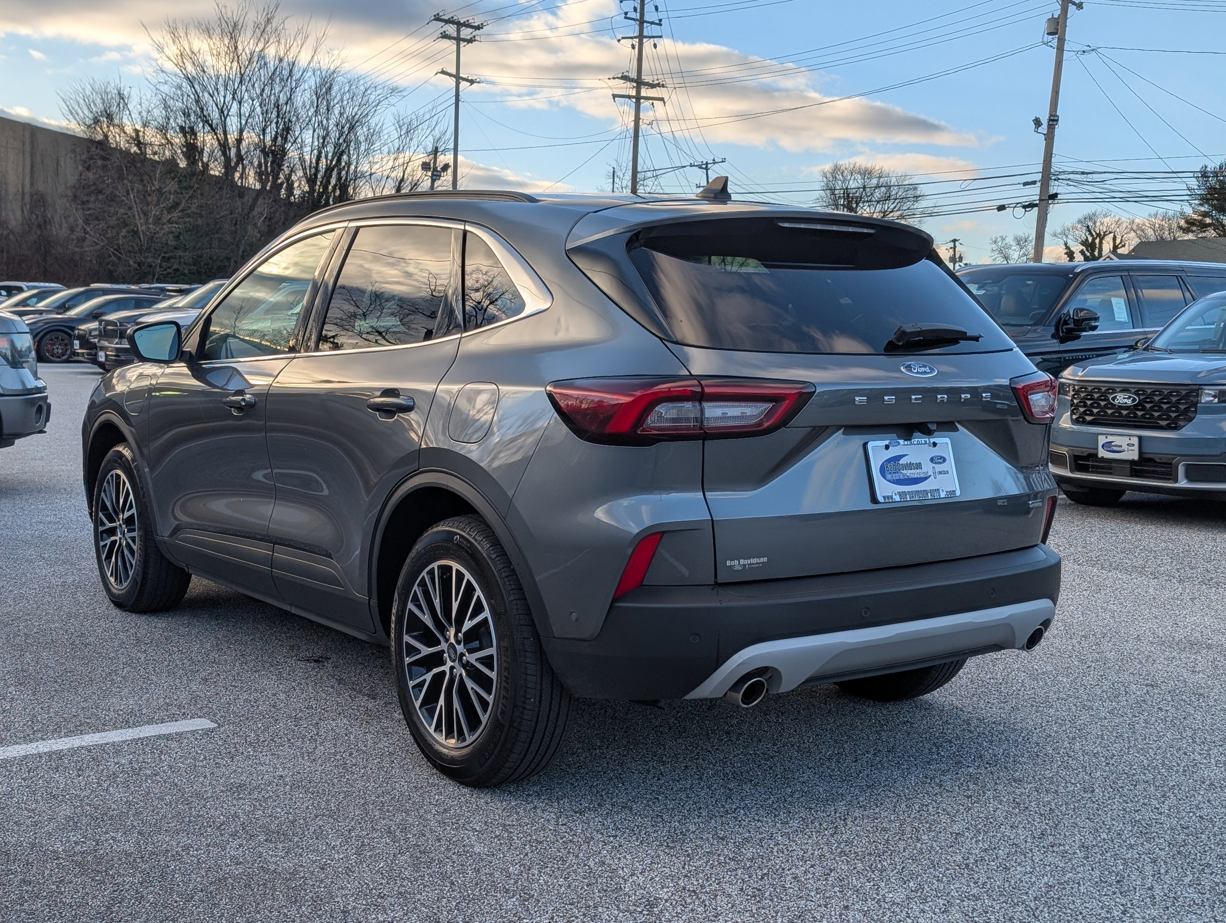 Certified 2023 Ford Escape SE w/ PHEV Premium Package image 5