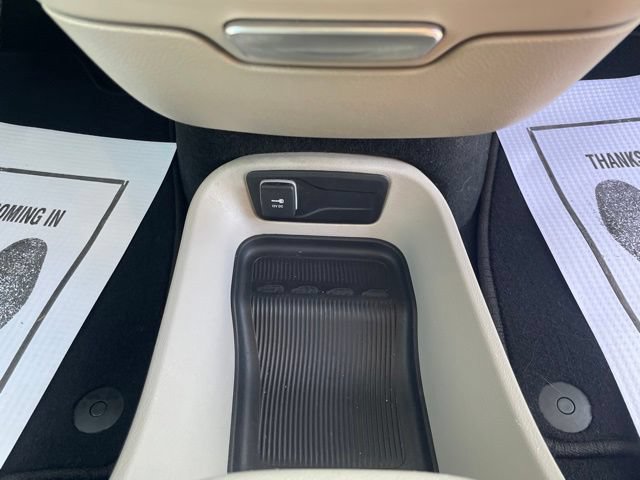 Used 2024 Chrysler Pacifica Touring-L FWD image 29