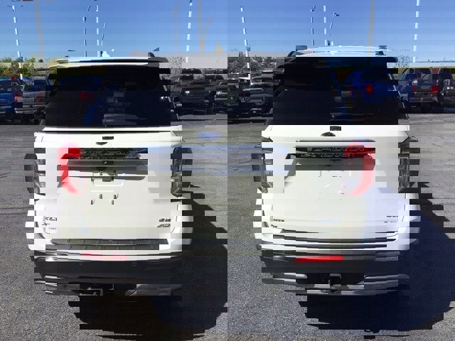 Certified 2022 Ford Explorer XLT w/ Equipment Group 202A image 4