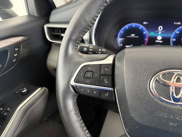 Used 2023 Toyota Highlander Platinum FWD image 16