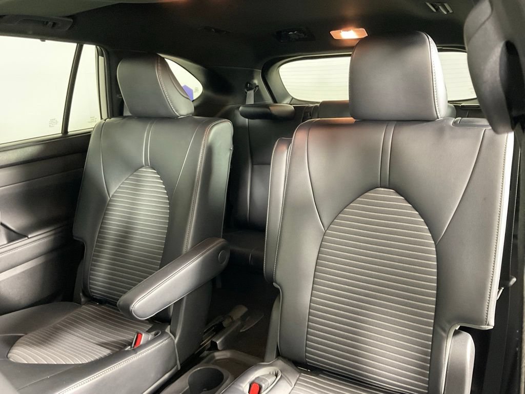 Used 2023 Toyota Highlander XSE AWD/4WD image 16