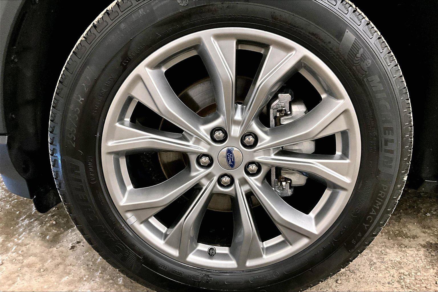 Certified 2022 Ford Explorer XLT w/ Equipment Group 202A image 8