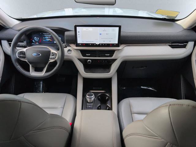 Certified 2025 Ford Explorer Active w/ Active Comfort Package RWD image 15