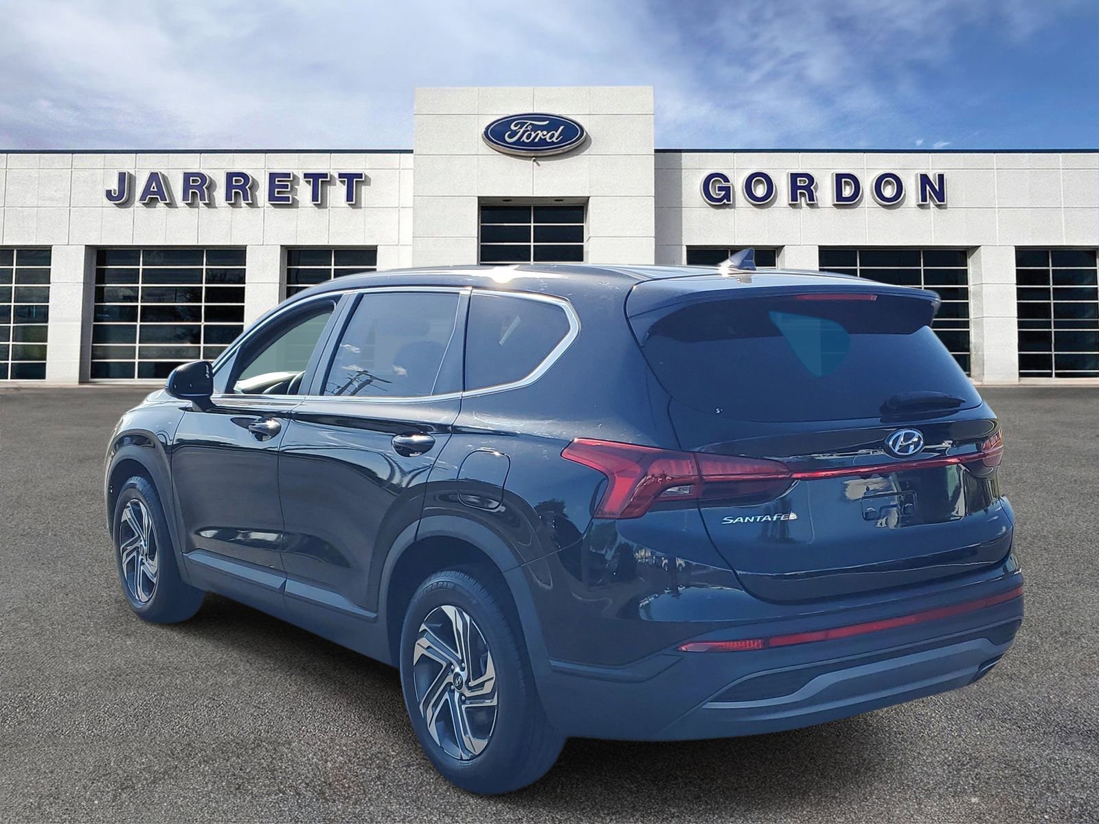 Used 2023 Hyundai Santa Fe SE FWD image 2