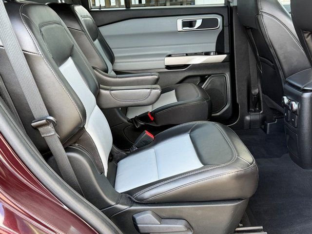 Certified 2022 Ford Explorer XLT w/ Equipment Group 202A AWD/4WD image 35