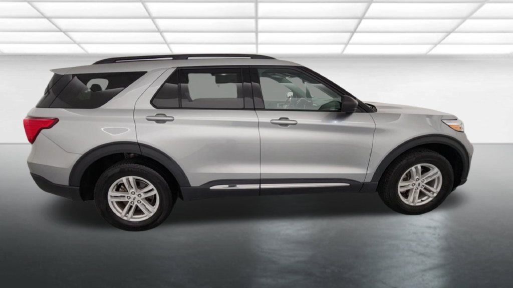 Certified 2024 Ford Explorer XLT w/ Equipment Group 202A AWD/4WD image 9