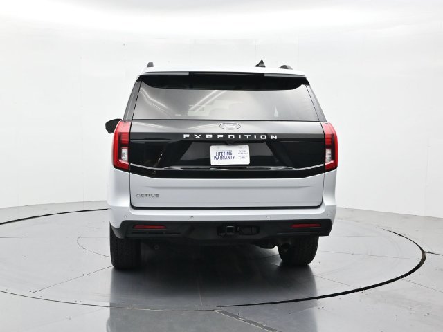 Certified 2025 Ford Expedition Active AWD/4WD image 8