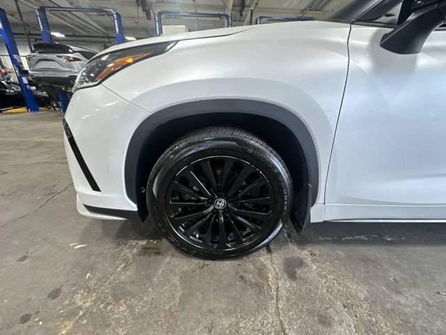 Used 2023 Toyota Highlander XSE FWD image 23