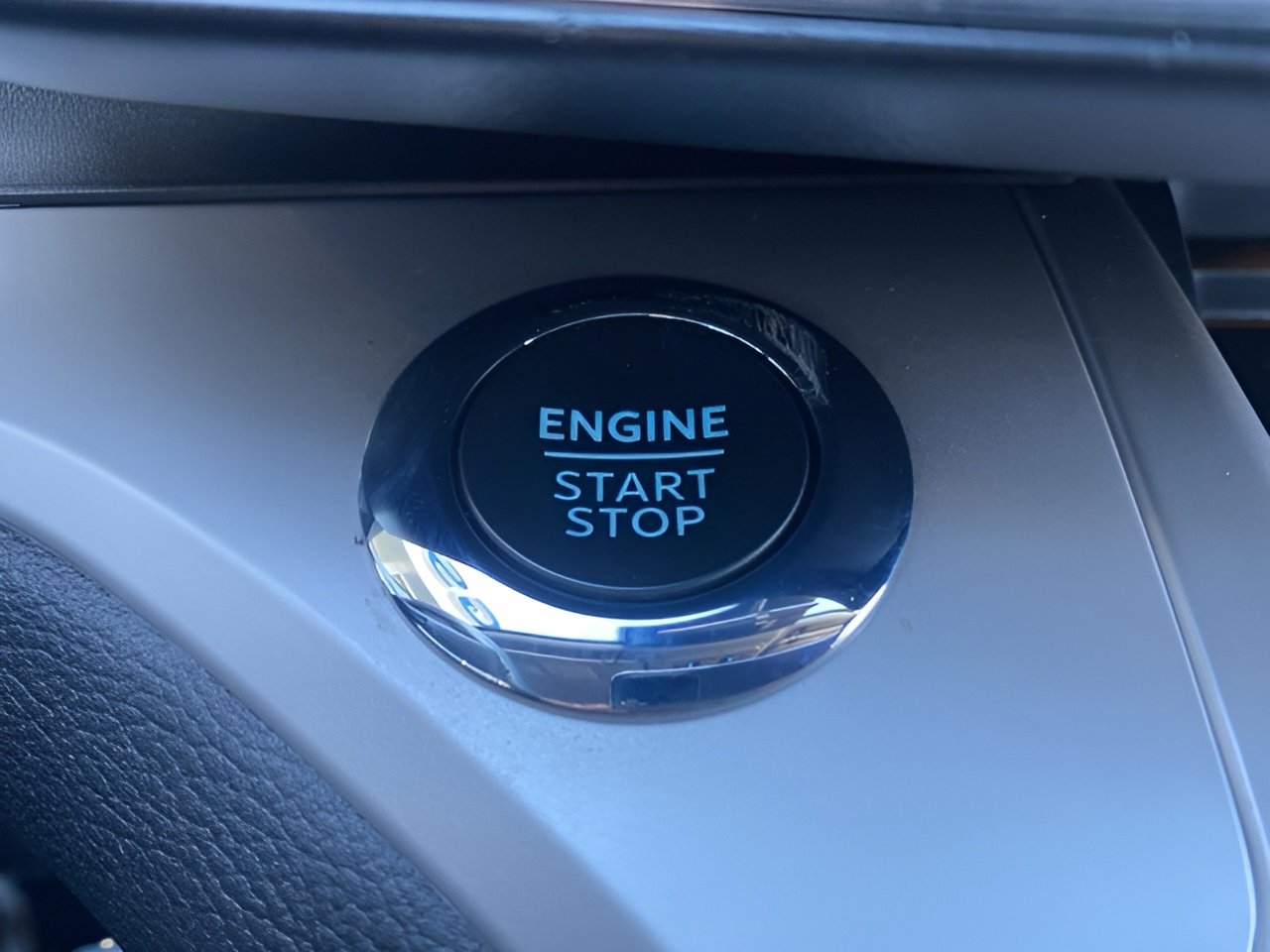 Certified 2023 Ford Explorer XLT w/ Equipment Group 202A image 23