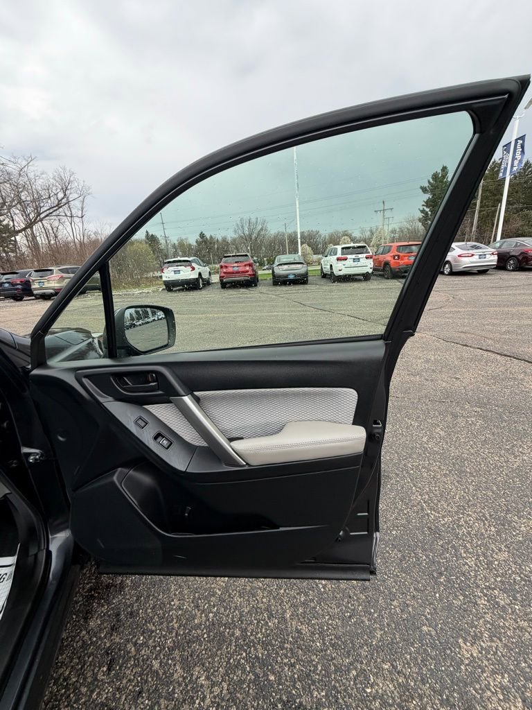 Used 2018 Subaru Forester 2.5i Premium w/ All-Weather Package AWD/4WD image 16