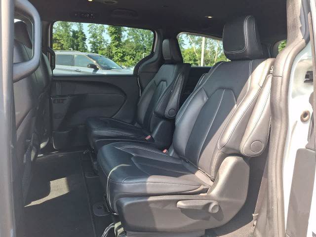 Used 2024 Chrysler Pacifica Limited FWD image 26