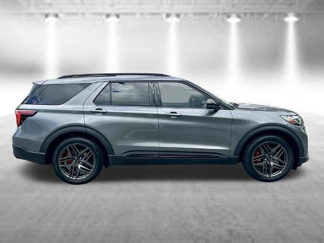 Certified 2026 Ford Explorer ST-Line w/ ST-Line Street Pack RWD image 4