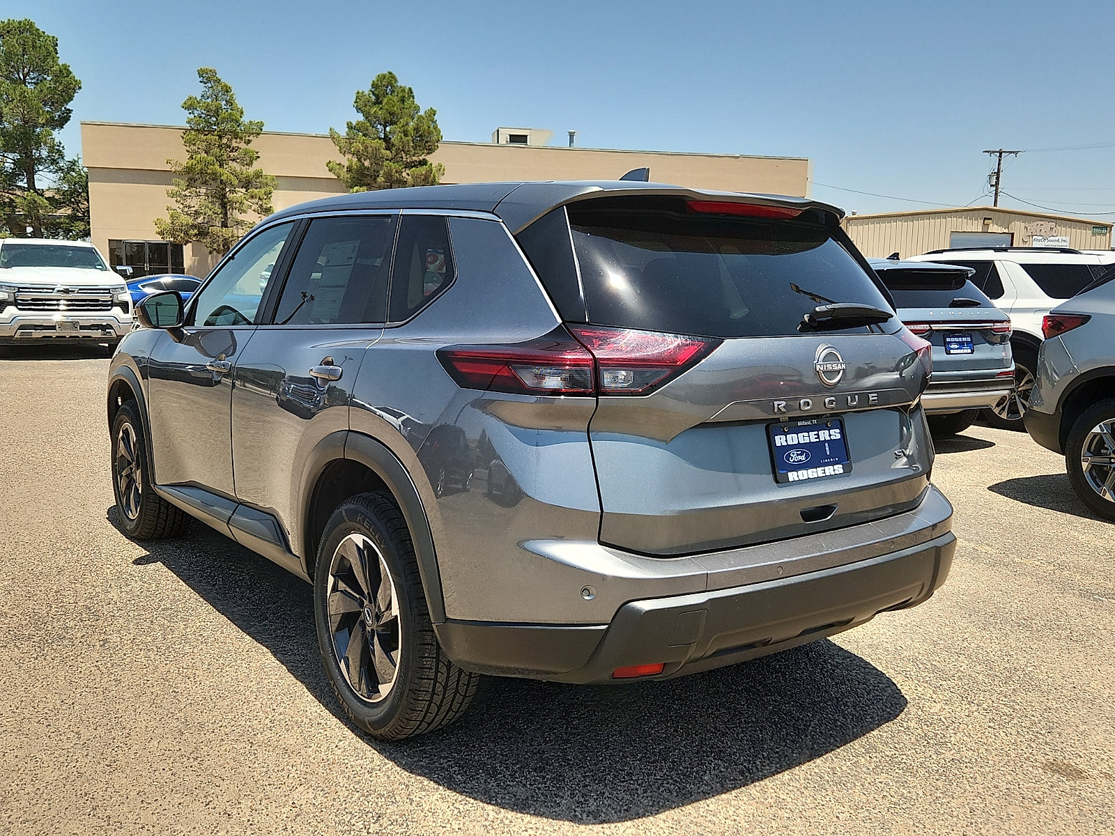 Used 2024 Nissan Rogue SV FWD image 5